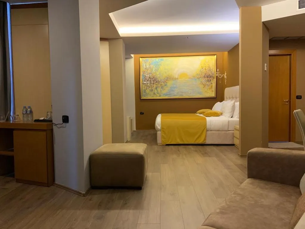 Albanopolis Hotel ティラナ 4*,