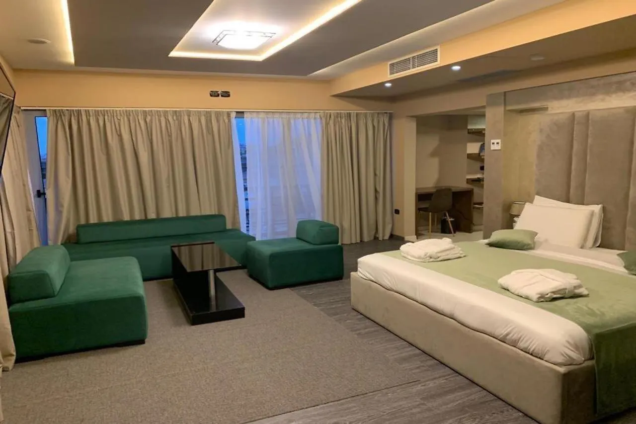 Albanopolis Hotel ティラナ