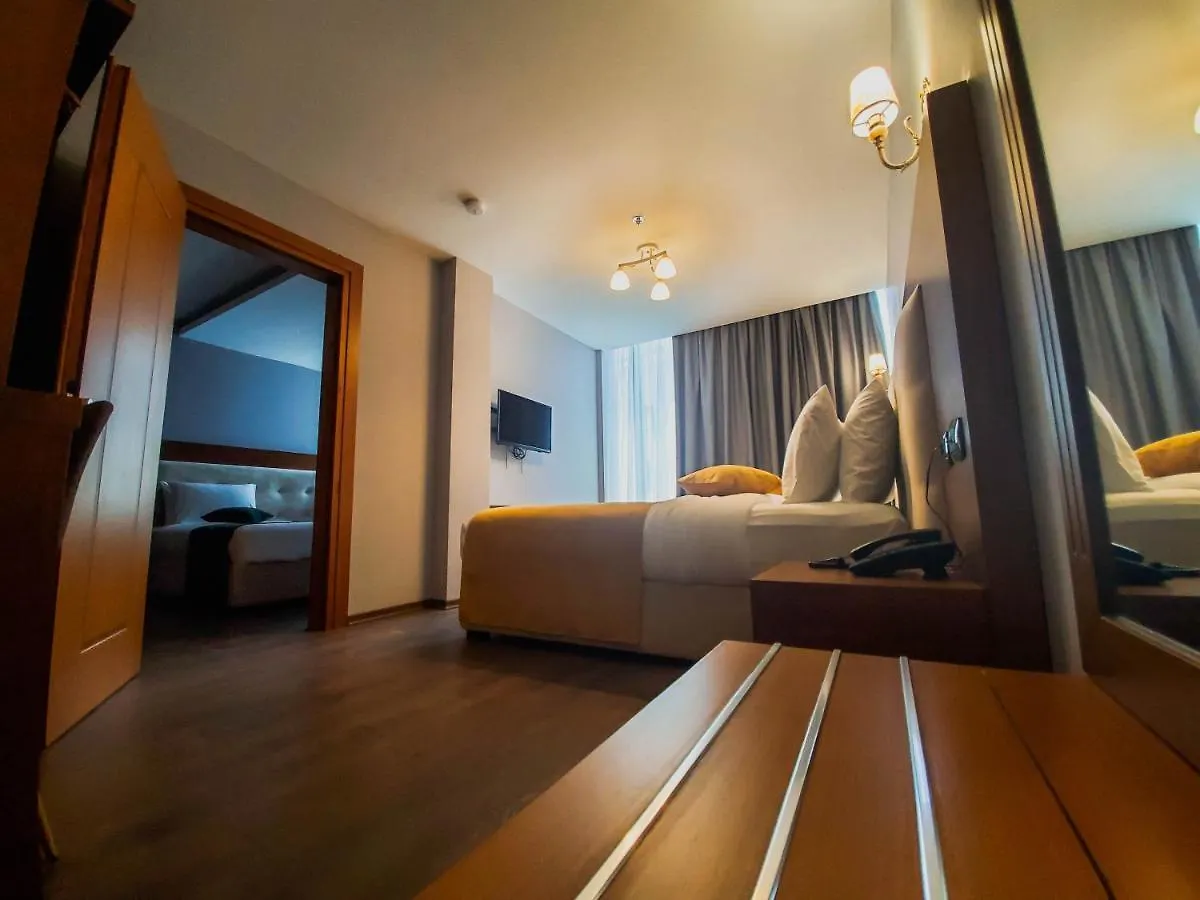 Albanopolis Hotel ティラナ 4*,