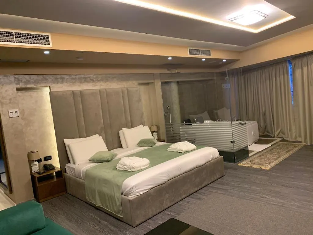 Albanopolis Hotel ティラナ